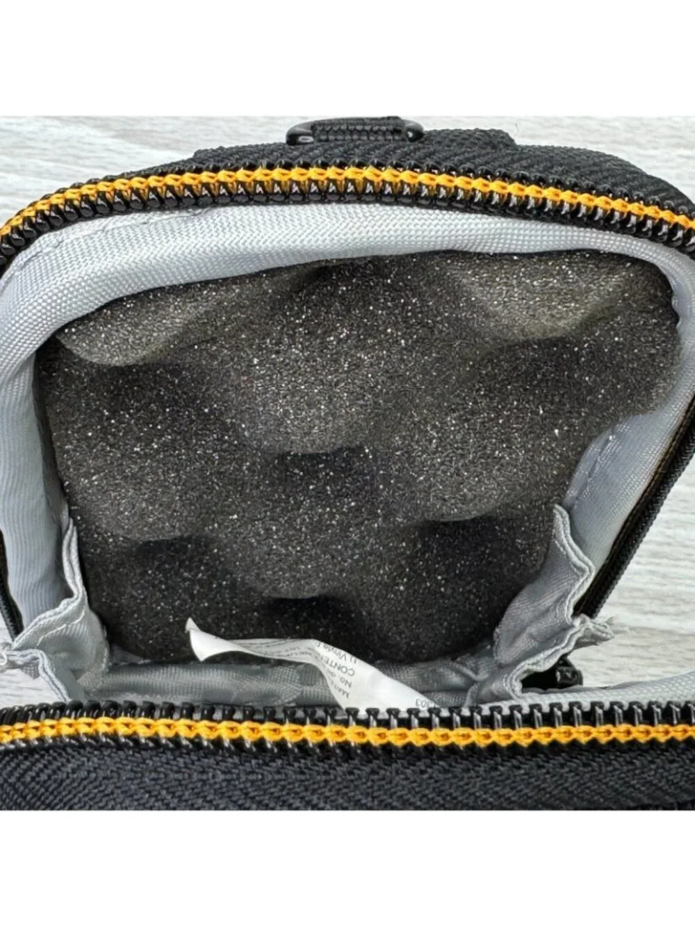 Lowepro Santiago 20 II Digital Camera Case Black Hard Shell Padded w/ Strap
